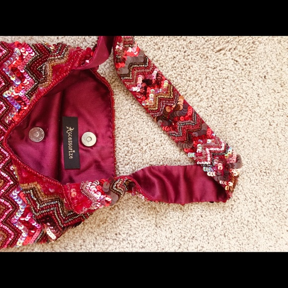 Red and gold beaded sequined handbag. - Picture 3 of 4